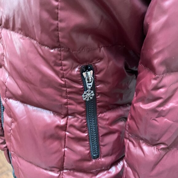 NWT Stylish Burgundy Puffer Down Jacket with Faux Fur Hood - Picture 3 of 6